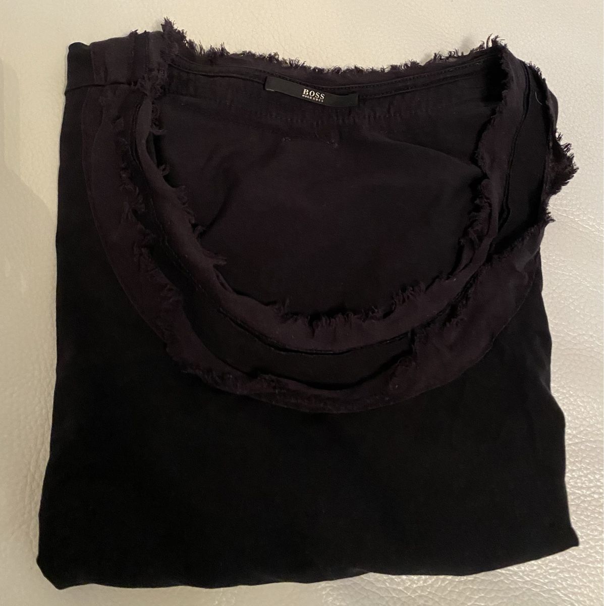 Hugo Boss T-Shirts: Hugo Boss Tshirt 🌸 – Gebraucht aus Opfikon von Luis144 2