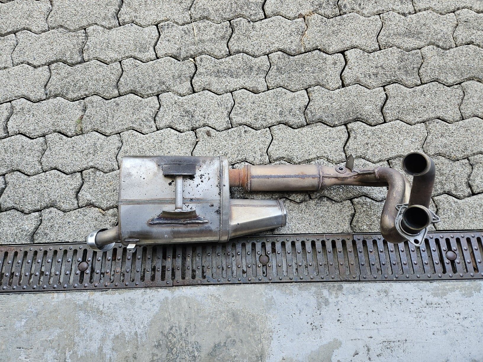 Kawasaki Auspuffanlagen: KAWASAKI Z650/ ORIGINAL AUSPUFF!!! – Gebraucht aus Reiden von SaRa1900 1