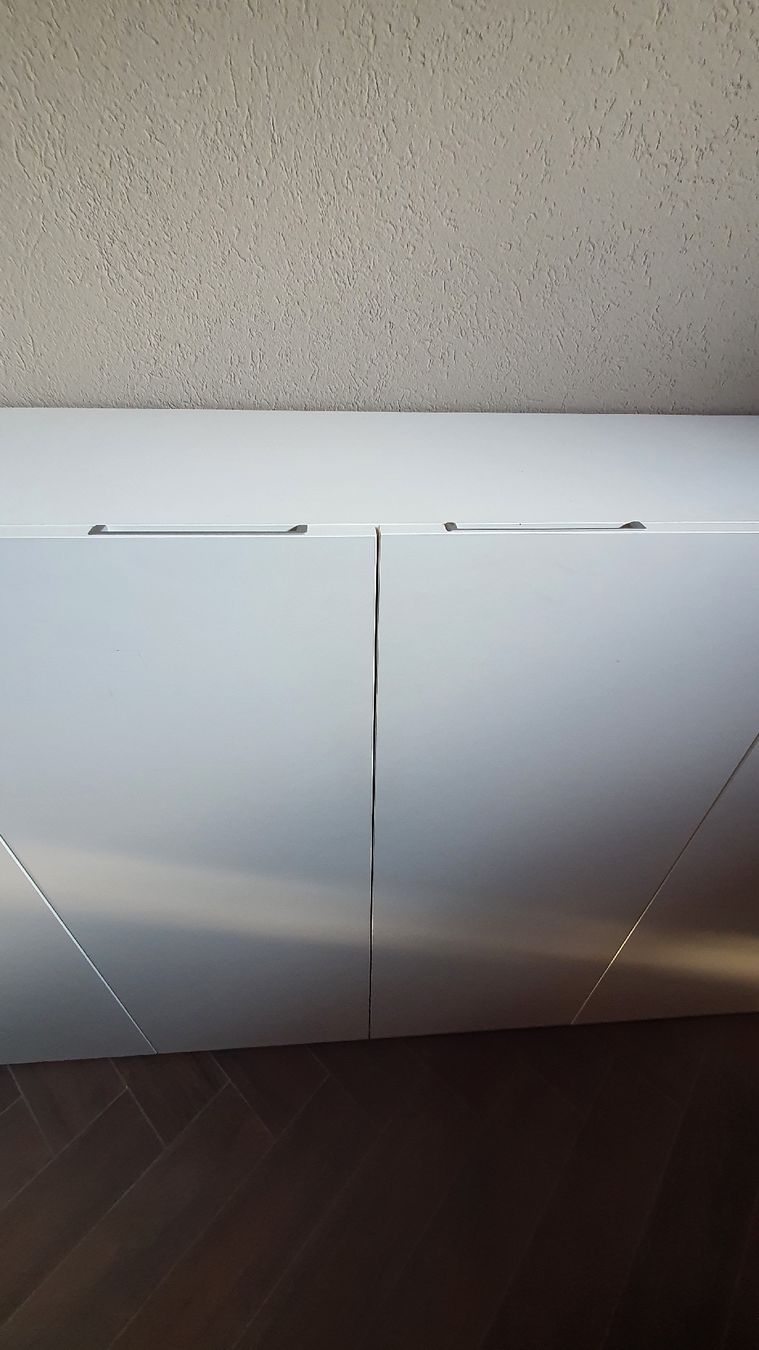 Cassettiere: Weisses Sideboard mit viel Stauraum. – Nuovo (secondo la descrizione) da Luzern venduto da Brocante-Vonmatt 1