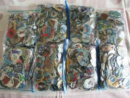 Schachtel mit  3.1 Kg  Kaffeerahmdeckeli   in Säcklein