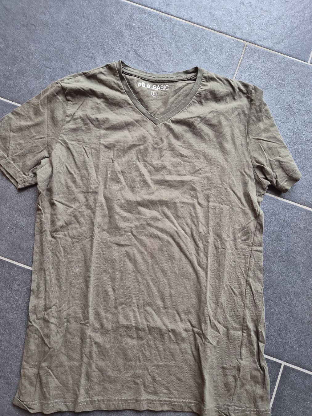 T-Shirts: T-Shirt, #b.a_BASIC Herren, Olivgrün, Gr. L – Neu (gemäss Beschreibung) aus Büsserach von Fairprice_83