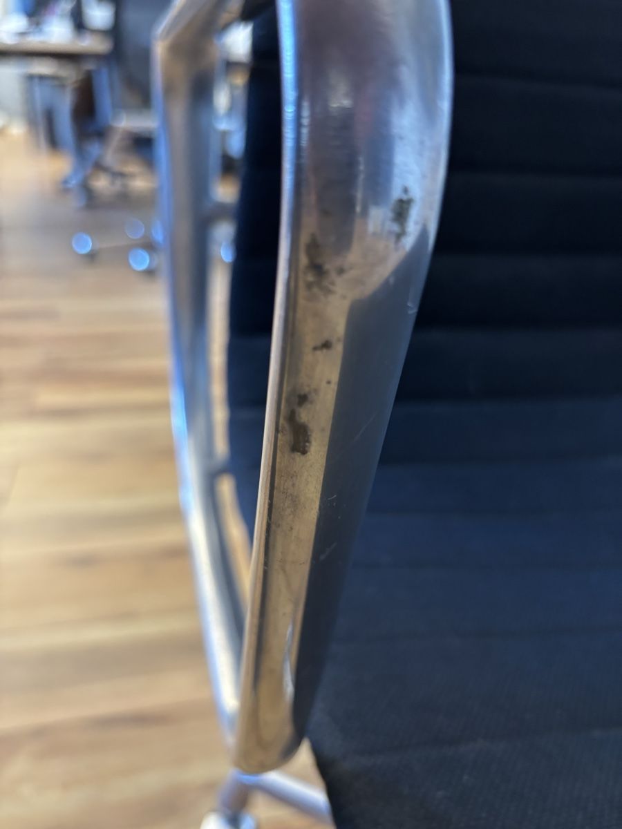 Eames Sedie: Eames Bürostuhl EA 117 – Usato da Emmenbrücke venduto da Belle-Epoque 2