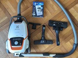 Electrolux Staubsauger mit Zubehör gebraucht