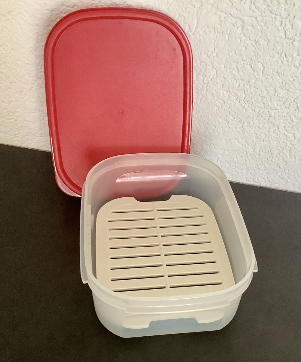 Tupperware Recipients et similaires: Vorratsbehälter Tupperware 860 ml mit Siebeinsatz und Deckel – D'occasion à Züberwangen par benjause 1