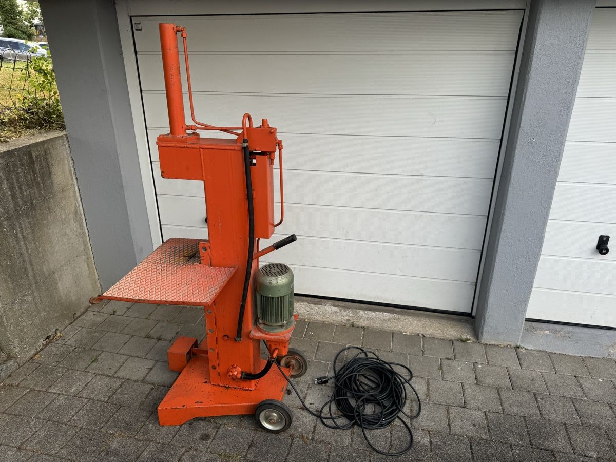 Tutte le macchine: Holzspalter guter Zustand – Usato da Möhlin venduto da mic_k7rm