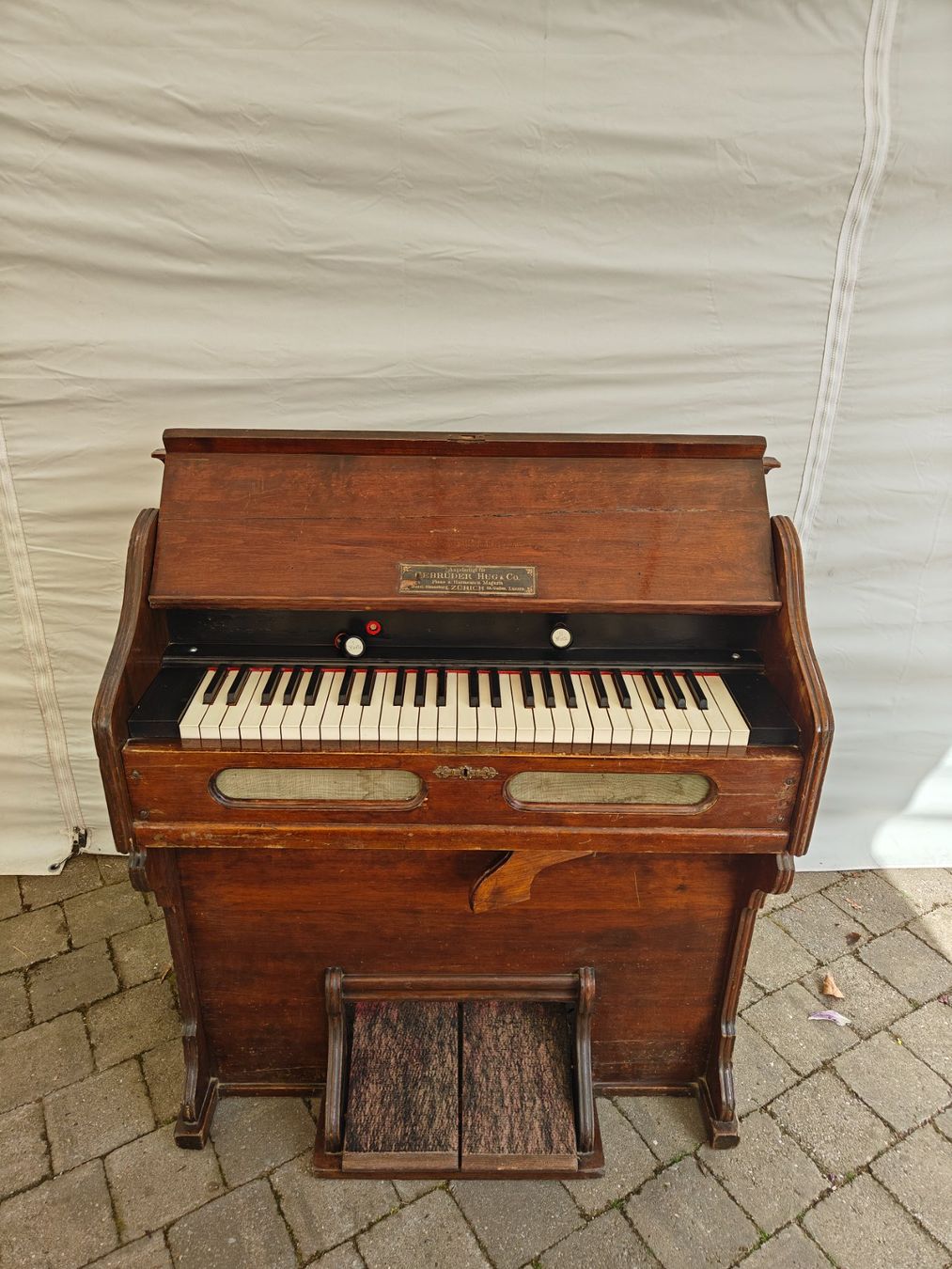 Strumenti musicali: Antikes Harmonium (Gebrüder Hug & Co) – Usato da Luzern venduto da osw_952s