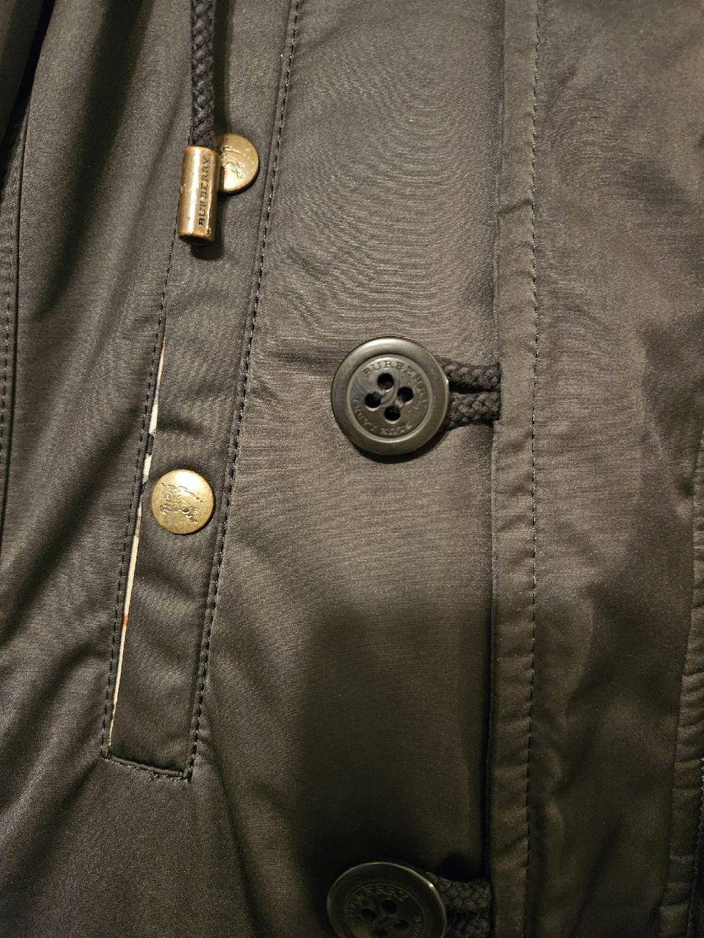 Burberry Giacche: Burberry Blue Label Daunenjacke – Usato da Dietlikon venduto da kon_2d9n 5