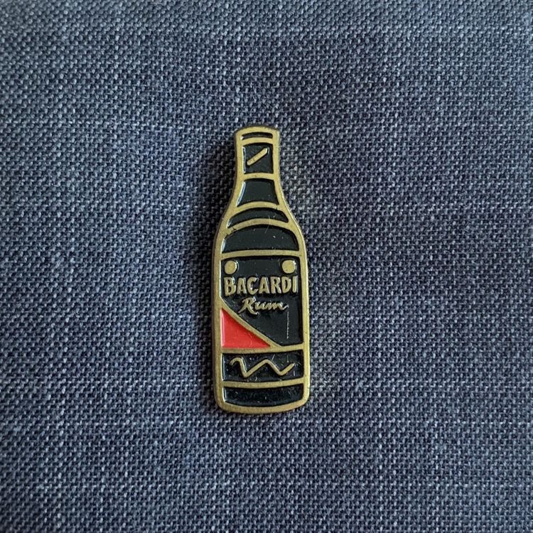 Bacardi Rum Pin – Flasche – Vintage – Sammler (Neu (gemäss Beschreibung ...