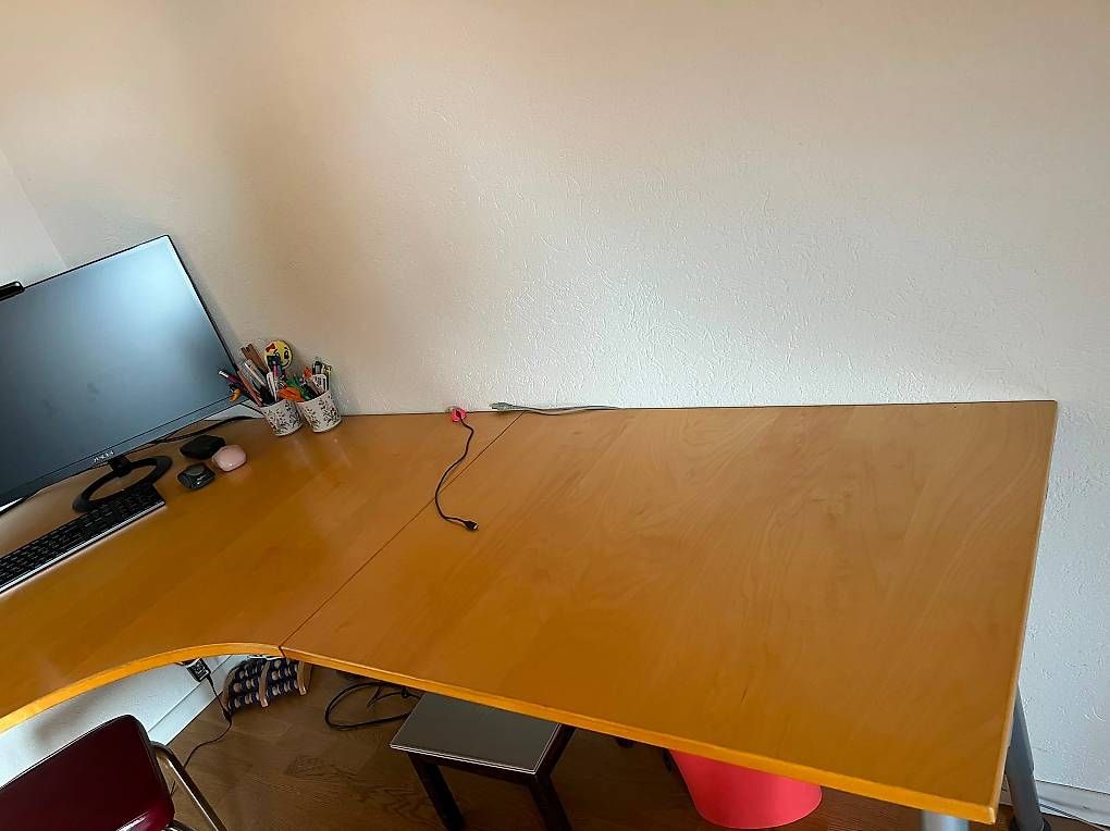 Ikea Bureaux: Eckpult zu verschenken – D'occasion à Buttwil par Pixie30 1