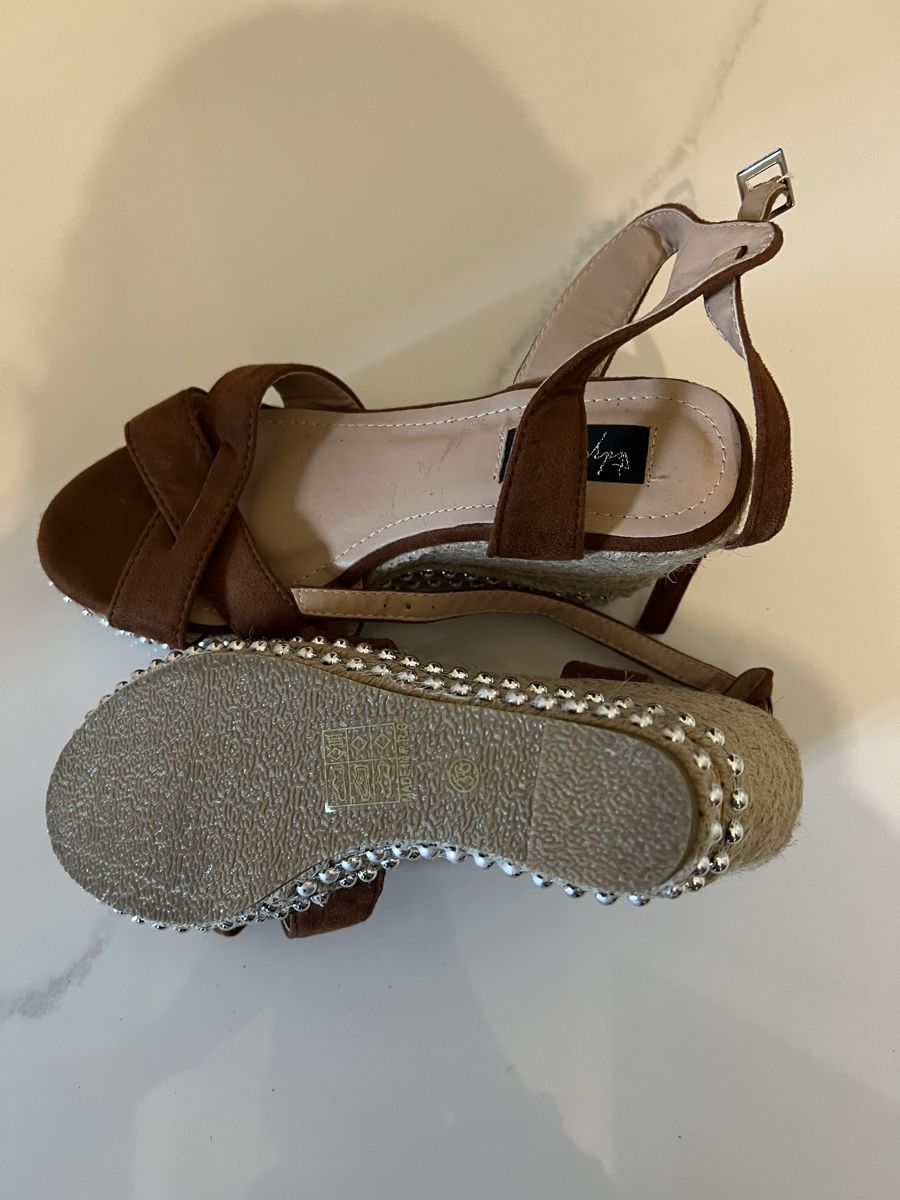 Damenschuhe: Zeppe marroni con borchie – Gebraucht aus Sonvico von gborella 2