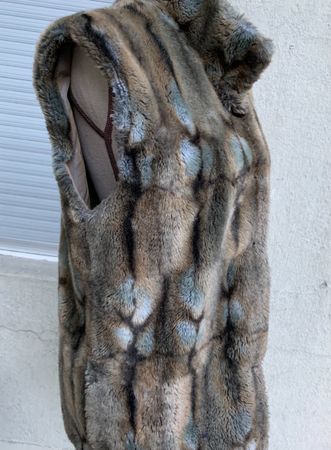 Superbe gilet DEVERNOIS fausse fourrure reflets bleutés t.36