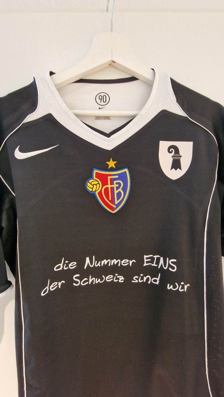 Nike Canottiere & Pantaloni: FC Basel Sondertrikot "Baslerlied" 2005-2006 – Usato da Rafz venduto da GT12 1