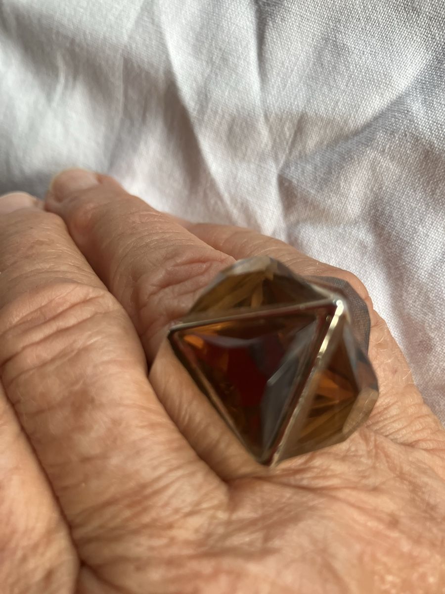Ringe: Pyramidenförmiger Ring mit Zirkonia – Gebraucht aus Bassersdorf von groovygremlin 1