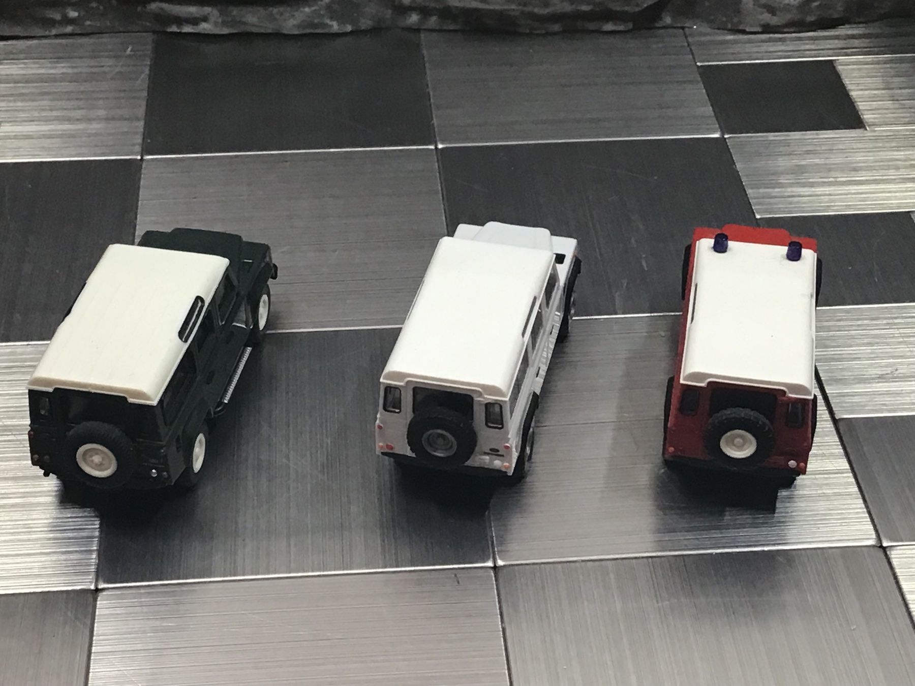 Busch Modellini d'auto: BUSCH 1:87 H0 LAND ROVER – Usato da Männedorf venduto da Spezial-Modelle 2