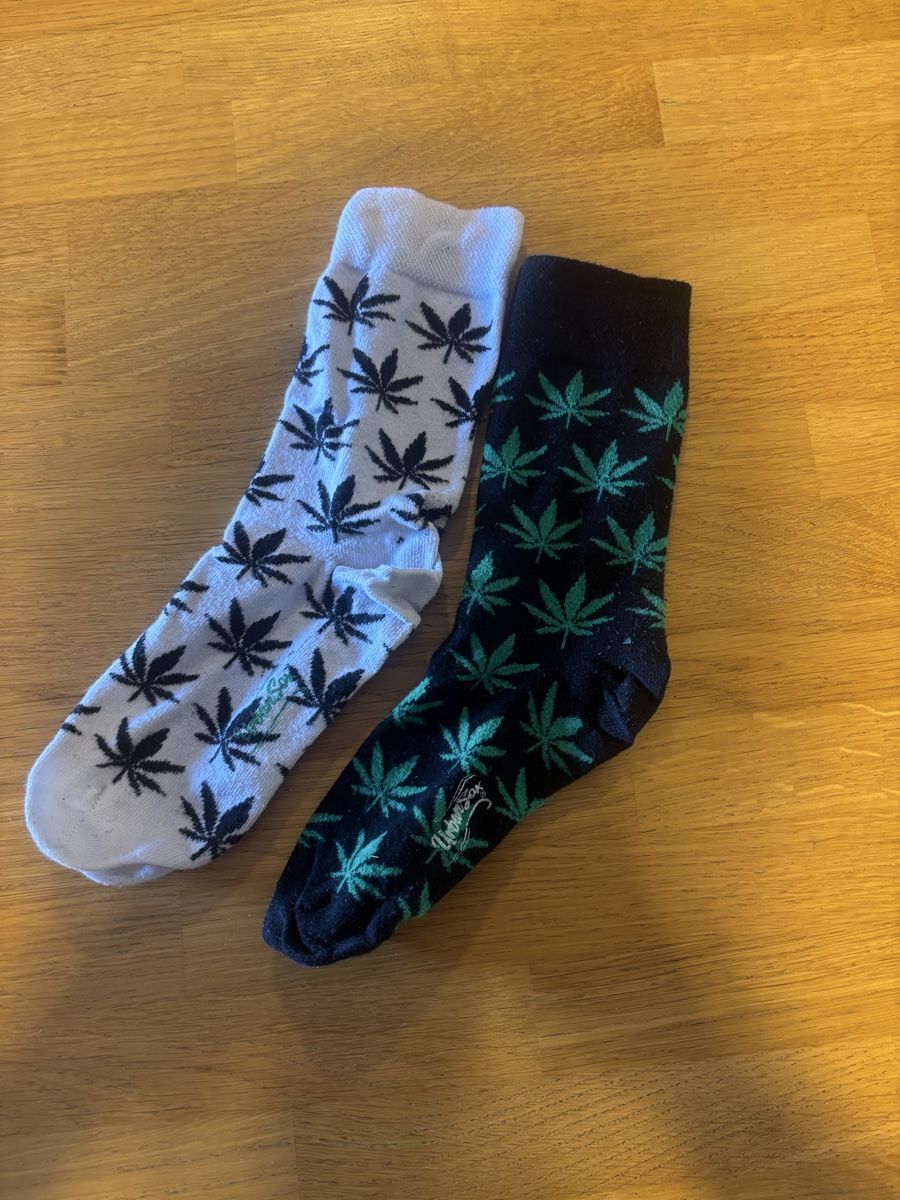 Chaussettes: Socks Cannabis Print 39-42 – D'occasion à Morges par Brunocunha05