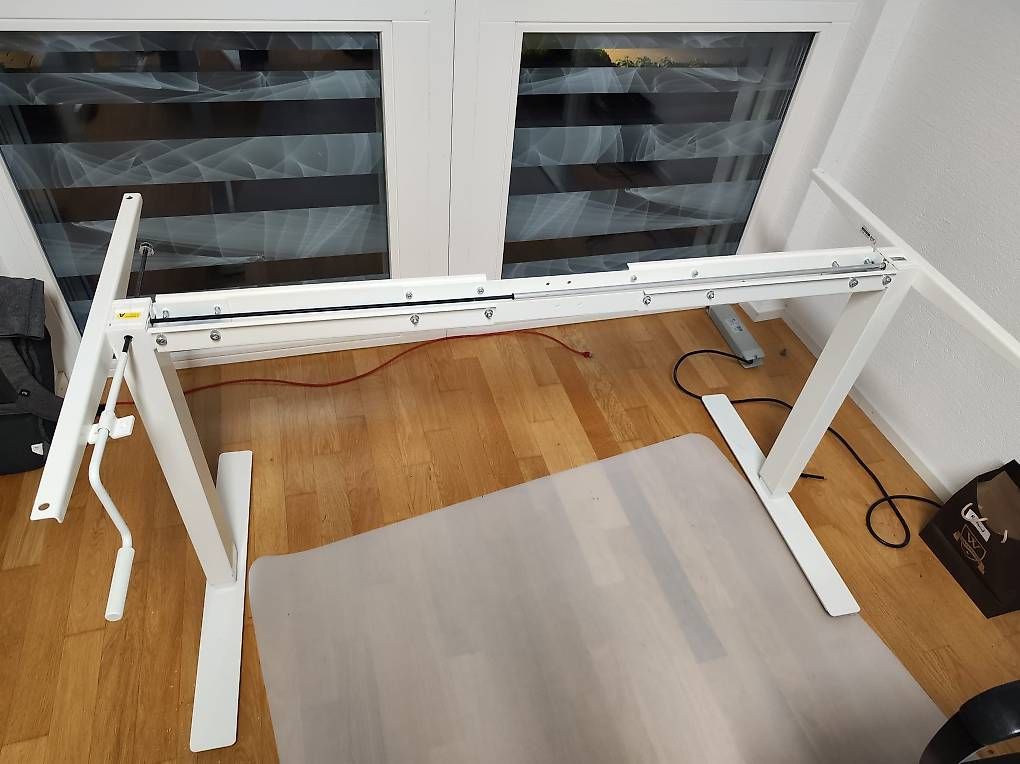 Scrivanie: Stehpult Gestell ohne Arbeitsplatte – Usato da Wohlenschwil venduto da Panatone