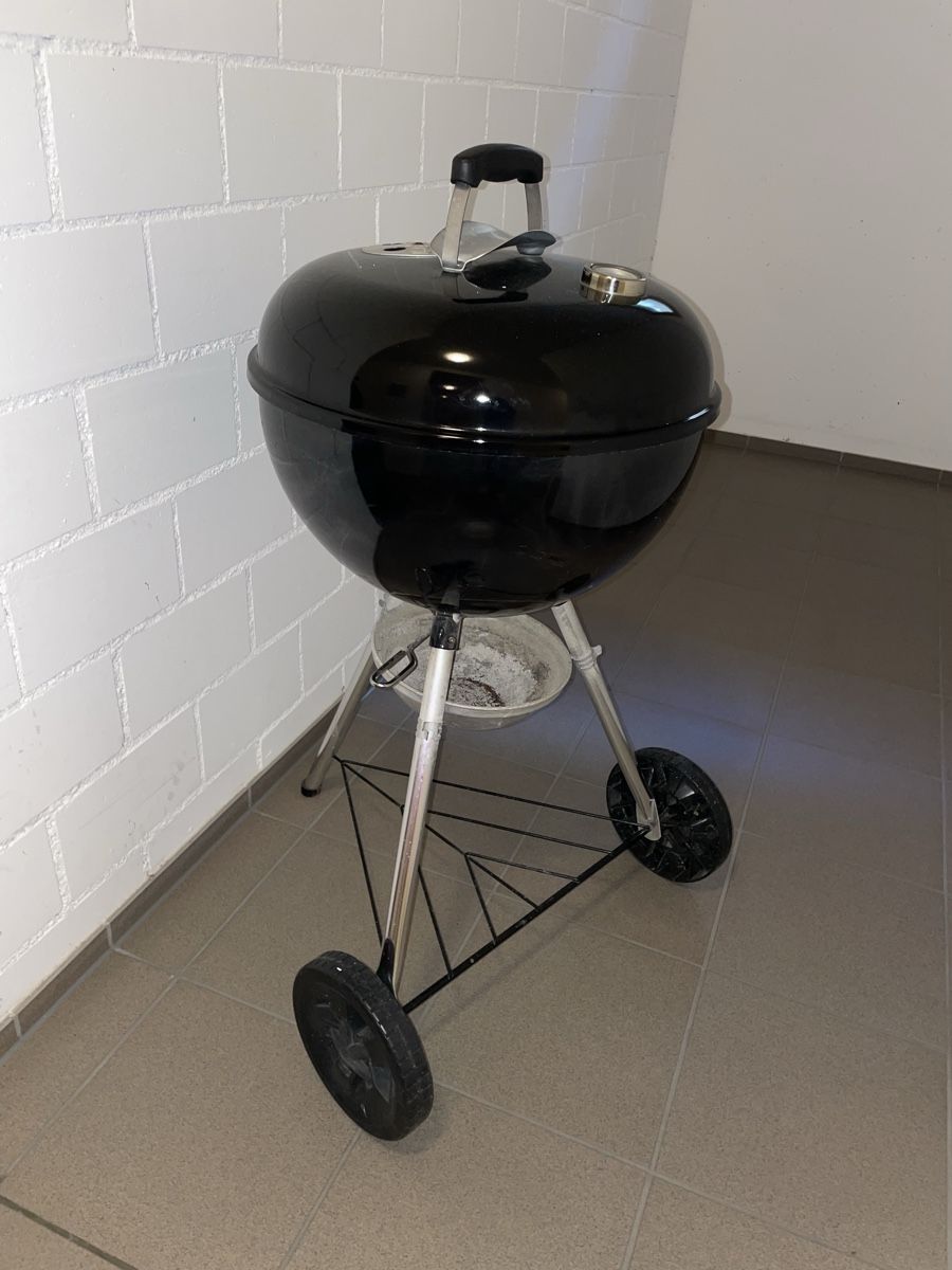 Griglie: Weber Charcoal Grill - Black - Perfect for Summer BBQ! – Usato da Zürich venduto da LKC80 4