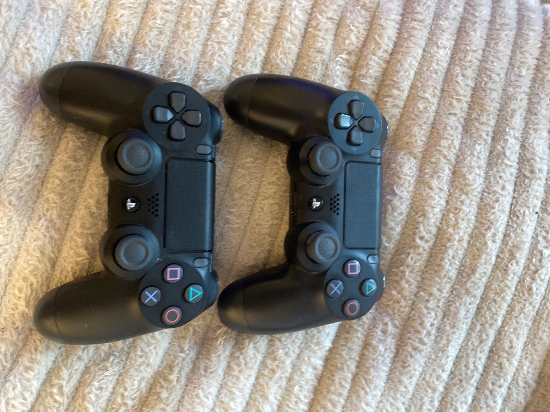 Sony Konsolen: PlayStation 4 Slim 1TB + 2 Controller Originali DualShock 4 – Gebraucht aus lugano von nin_2fm5 7