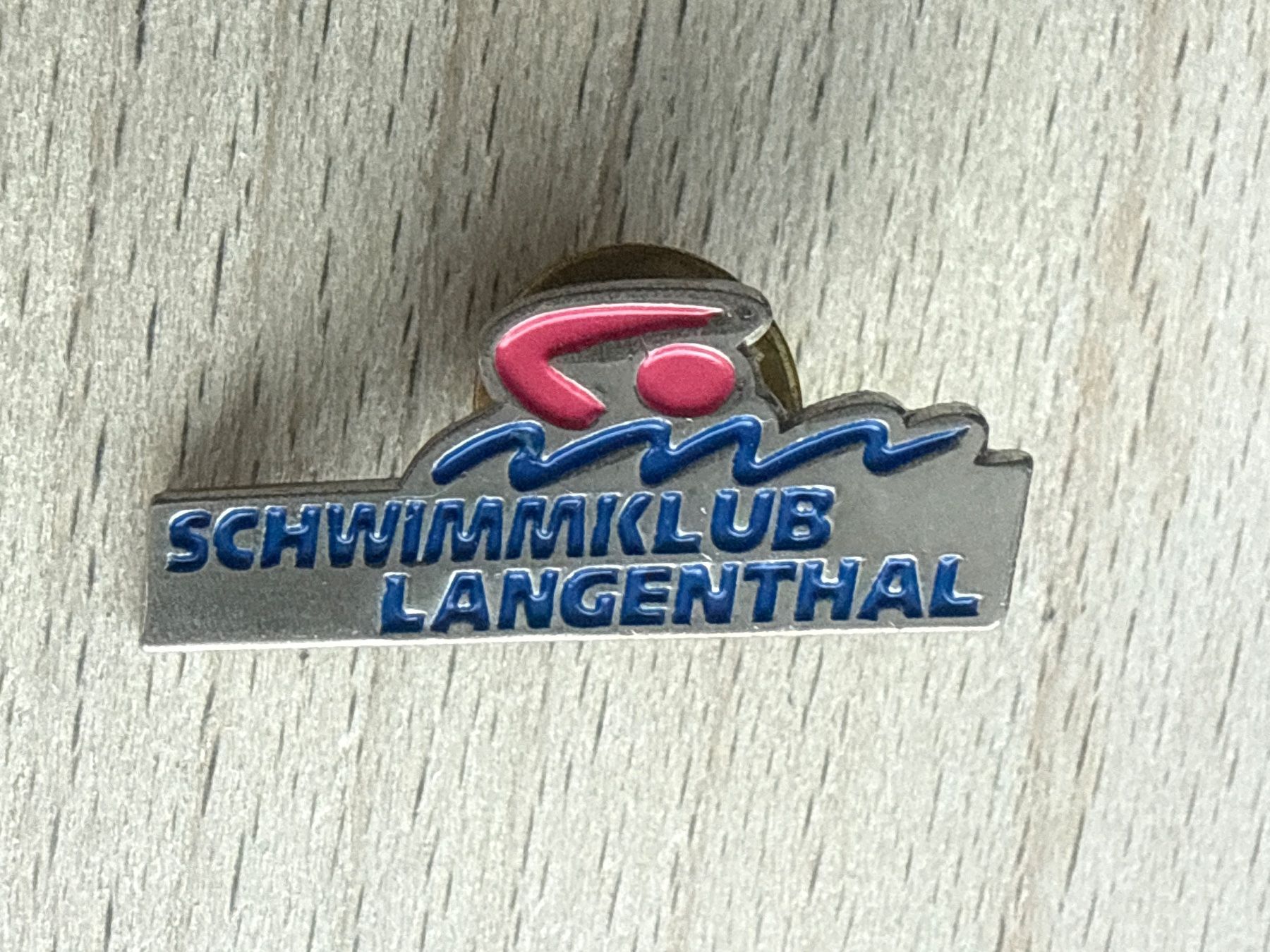 Plaketten & Abzeichen: Pin Schwimmklub Langenthal – Gebraucht aus Glattbrugg von Schweigmatt