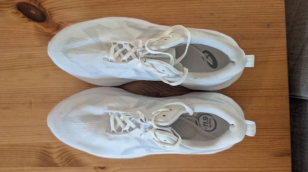 Chaussures hommes: ASICS Novablast 5 – D'occasion à Kallnach par RM96