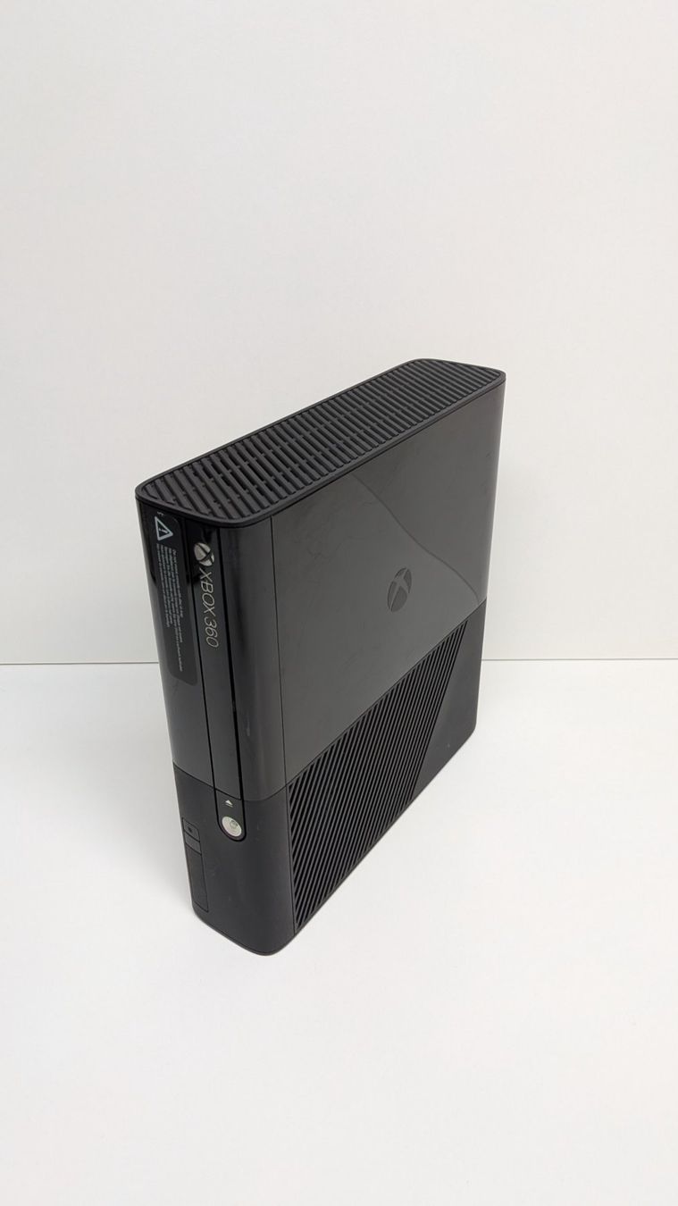 Microsoft Konsolen: Microsoft Xbox 360 E Konsole, 228 GB – Gebraucht aus Menziken von mame18
