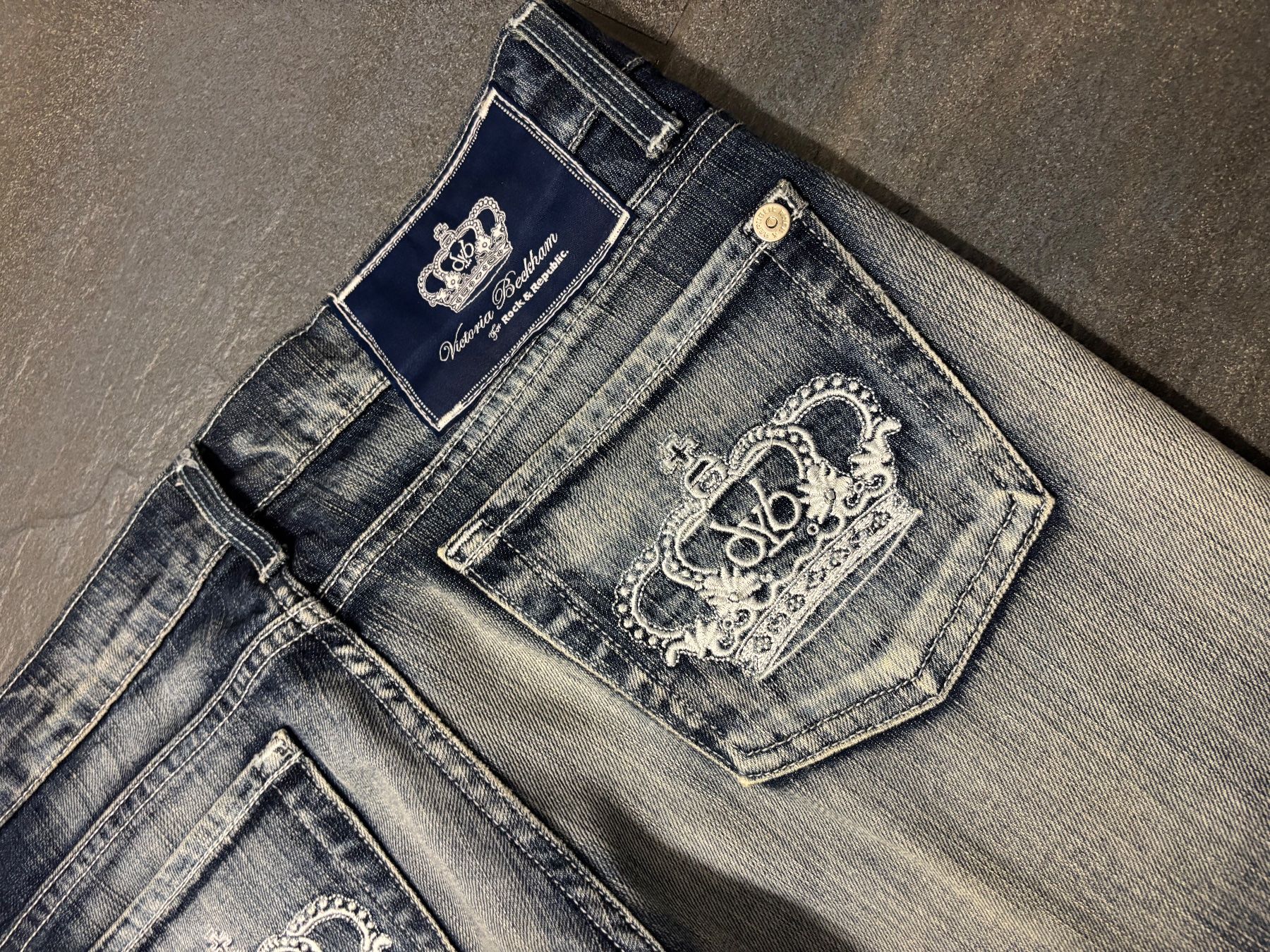 Victoria Beckham Jeans: Vintage Victoria Beckham Jeans – Usato da Diepoldsau venduto da Theatom0 4