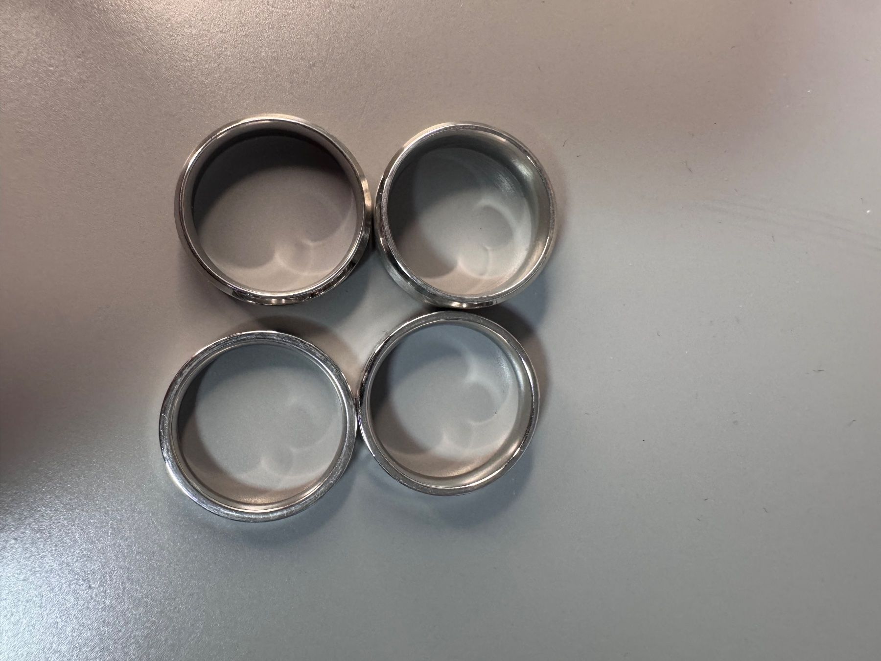 Bagues: 4 Ringe, Material unbekannt.. evt. Versilbert ab 1Fr – Neuf (Voir description) à Zunzgen par noa_wd92 2