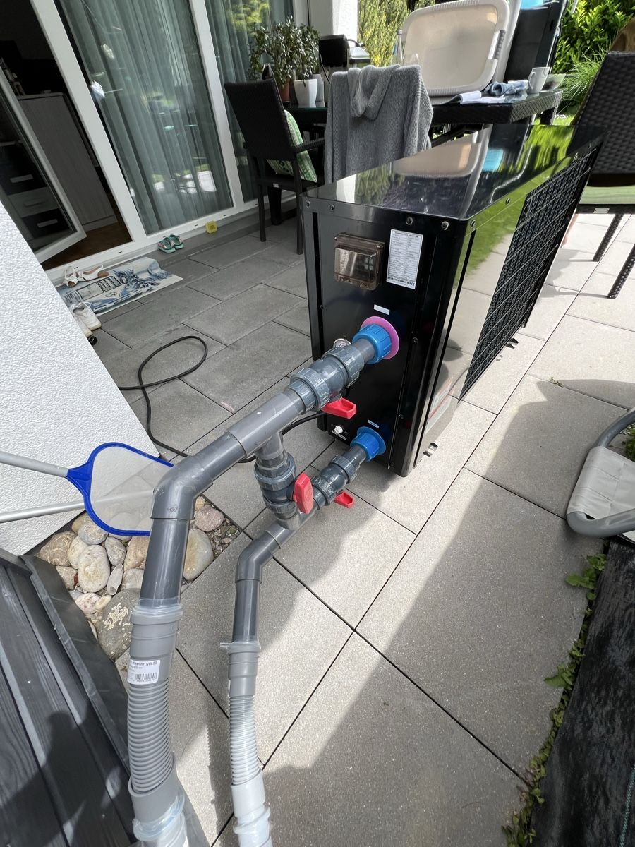 Radiatori: Pool Wärmepumpe 12kW Profi + Pool GRATIS – Usato da Pratteln venduto da Ugarlesheim 2
