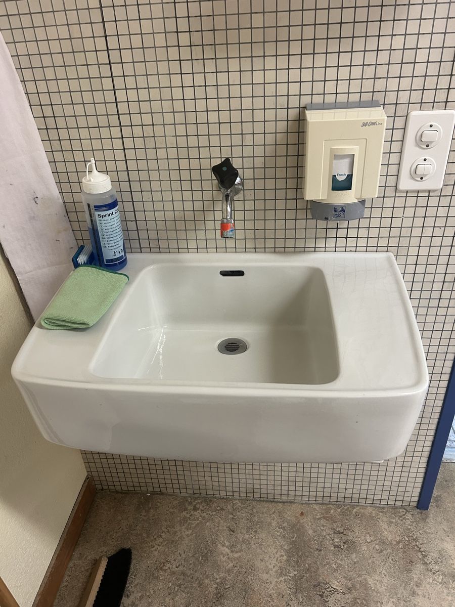 Spülbecken & Waschbecken: Lavabo – Gebraucht aus Stans von Benzen 1
