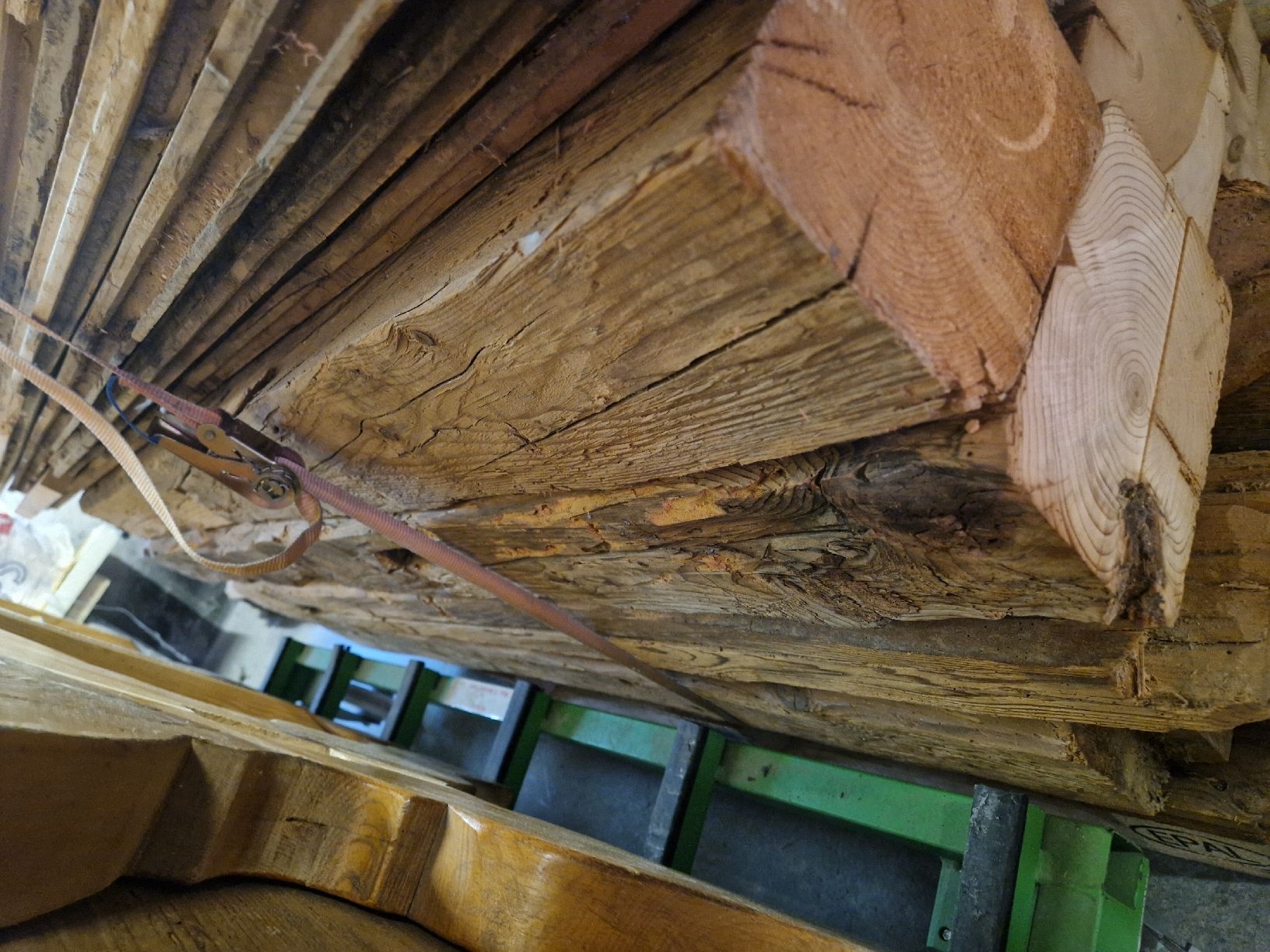 Articoli in legno: Altholz gebürstet – Usato da Fläsch venduto da janineg90 1
