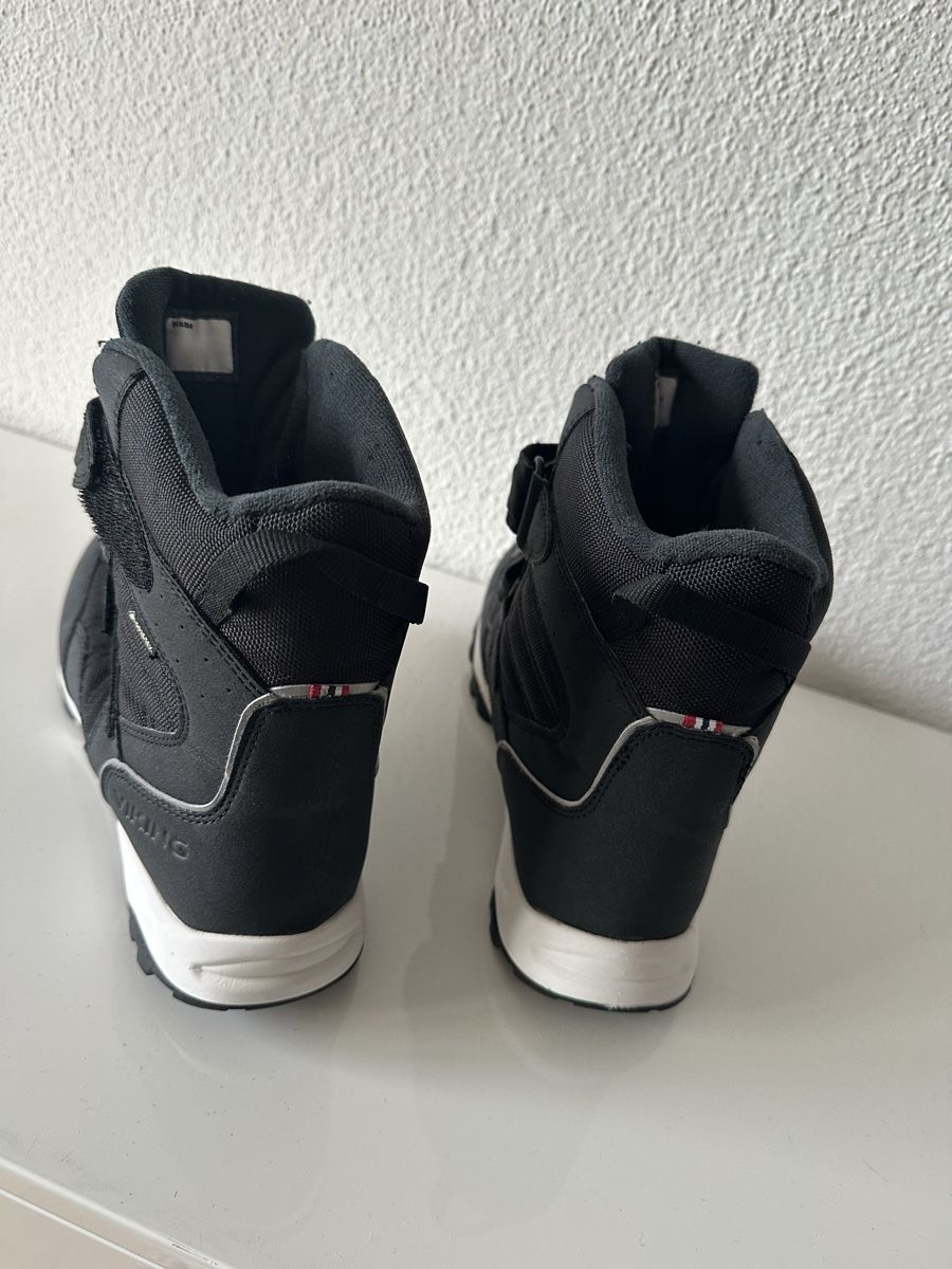Scarpe da uomo: Gefütterte Snowboots, neuwertig – Usato da Männedorf venduto da Ewallstreet 2