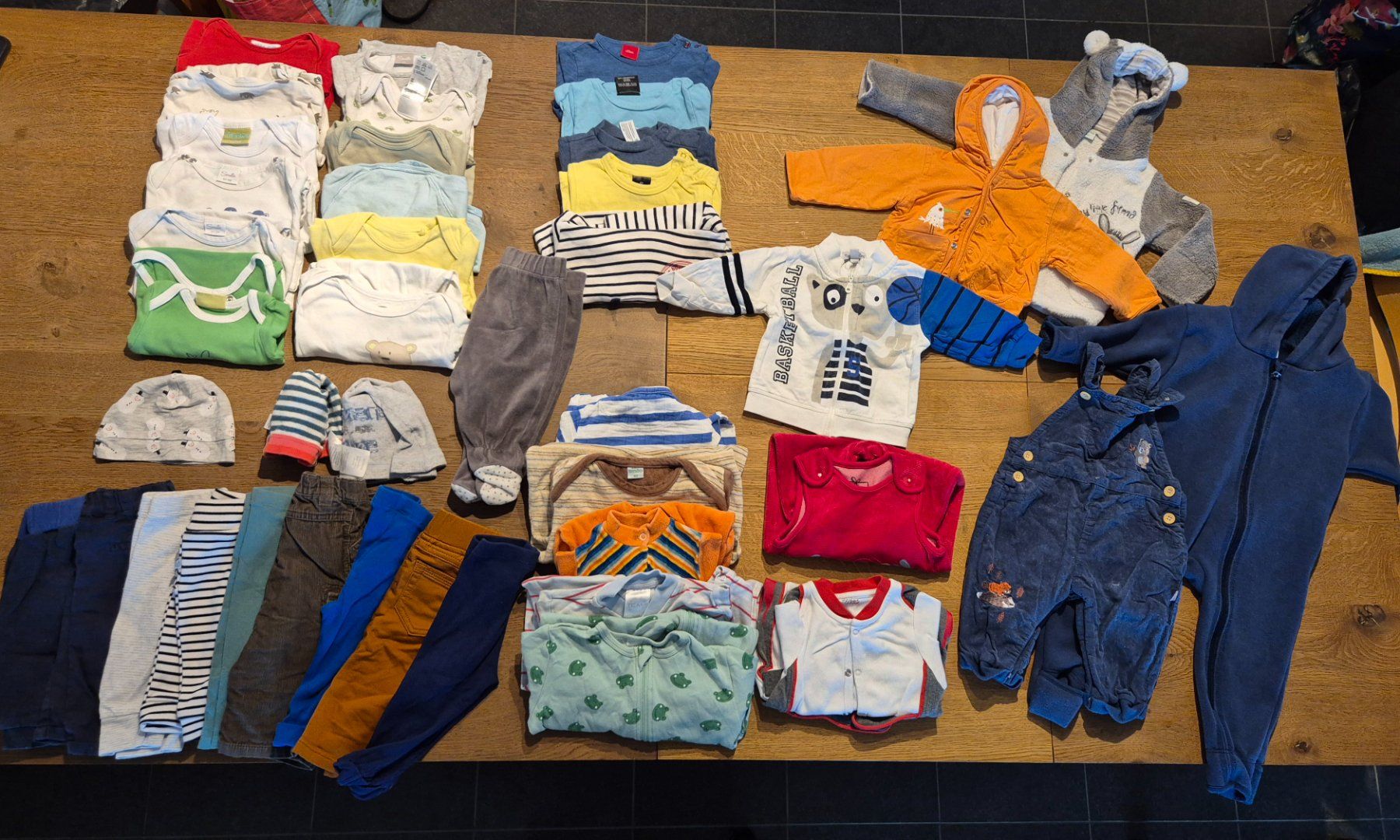 Lotti & Set di vestiti: Kleider Paket 4, 42 Teile, Winter, Grösse 62 – Usato da Menzingen venduto da bostit69