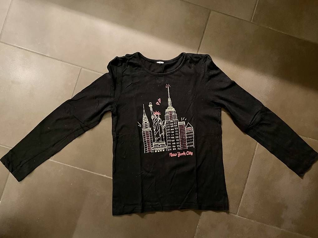 Pullover & Sweatshirts: Herziger Pulli Grösse 134 – Gebraucht aus Fehraltorf von Marlene4