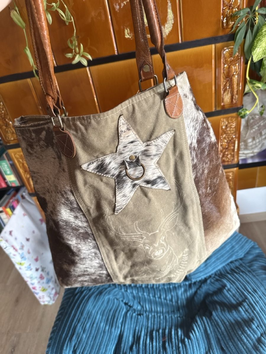 Taschen: Deer and Star Cowhide Tote Bag  – Gebraucht aus Triesenberg von elfchen96 3