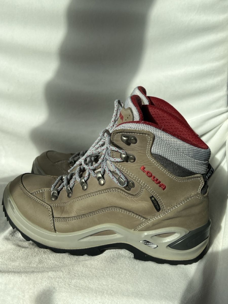 Lowa Damenschuhe: Damen-Damen Lowa Wanderschuh – Gebraucht aus Mörel von Emozia