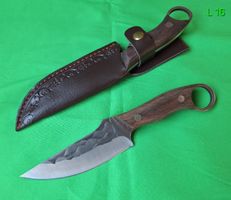 Couteau à lame fixe