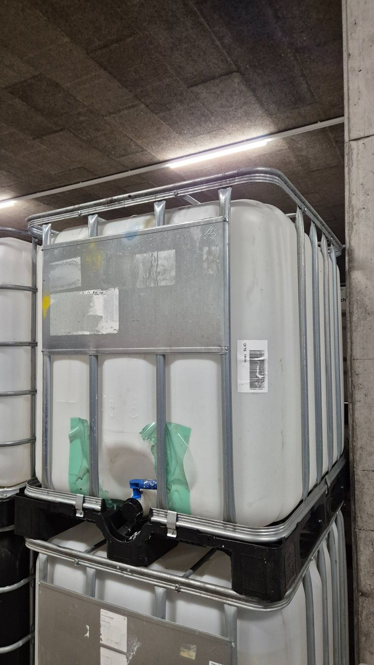 Abbeveratoi e trogoli: Ein IBC Wassertank 1000lt – Usato da Stetten AG venduto da 330er