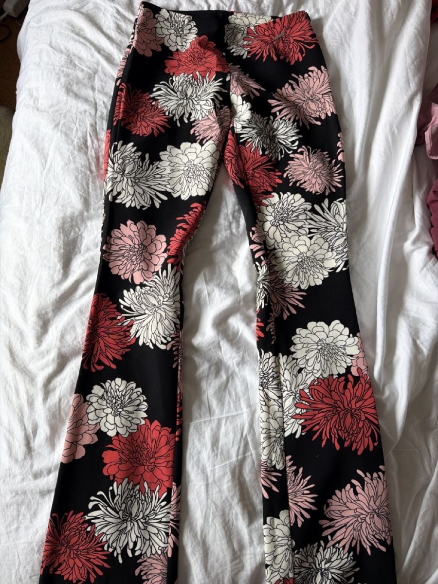 Guess Pantalons: Guess Sommer Hose  – D'occasion à Tübach par micca