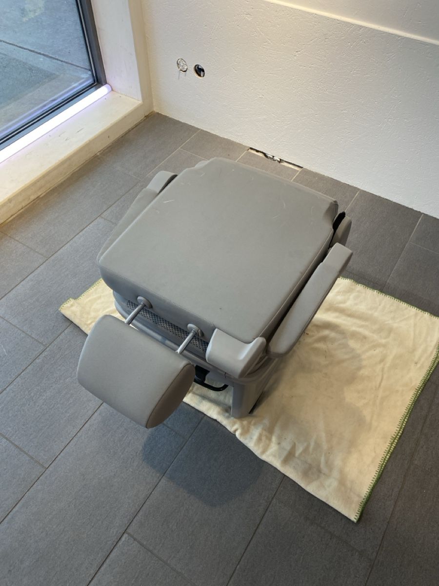 VW Tutti i ricambio: VW T6 / T6.1/ (T5) Drehsitz hinten Einzel – Usato da Altdorf UR venduto da speedrs9 3