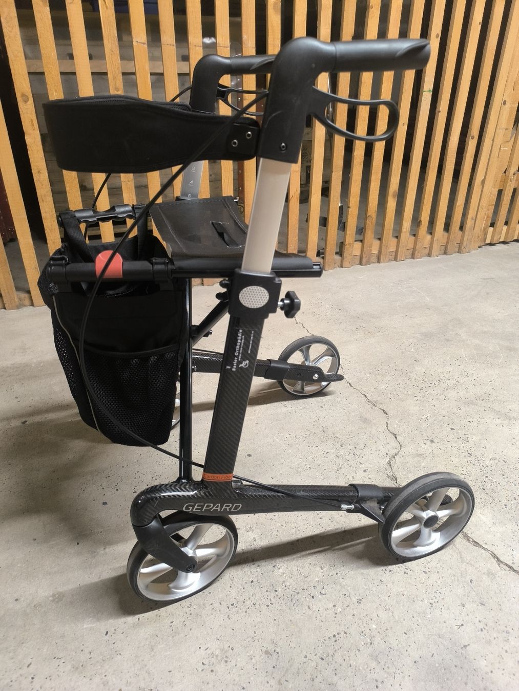 Ausili per la deambulazione: Rollator Carbon Mobilex – Usato da Allschwil venduto da BezoBezo