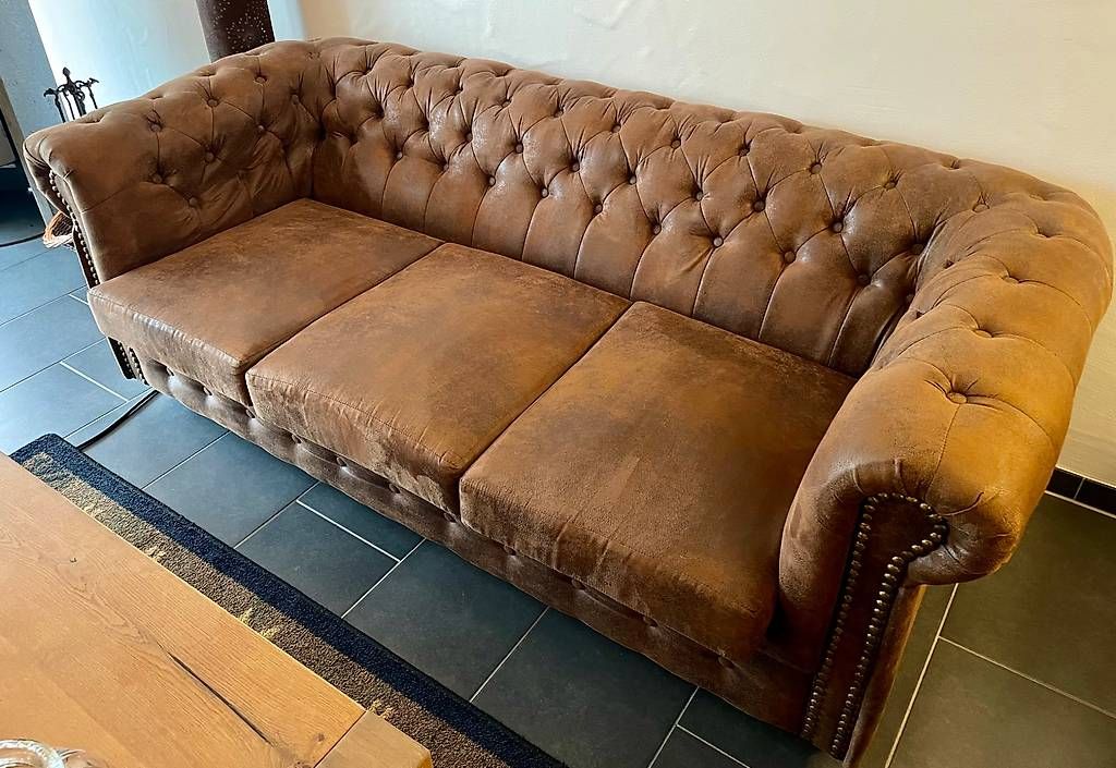 Divani: 3-Sitzer Chesterfield Sofa aus Microfaser – Usato da Bibern SO venduto da LL_Cowgirls
