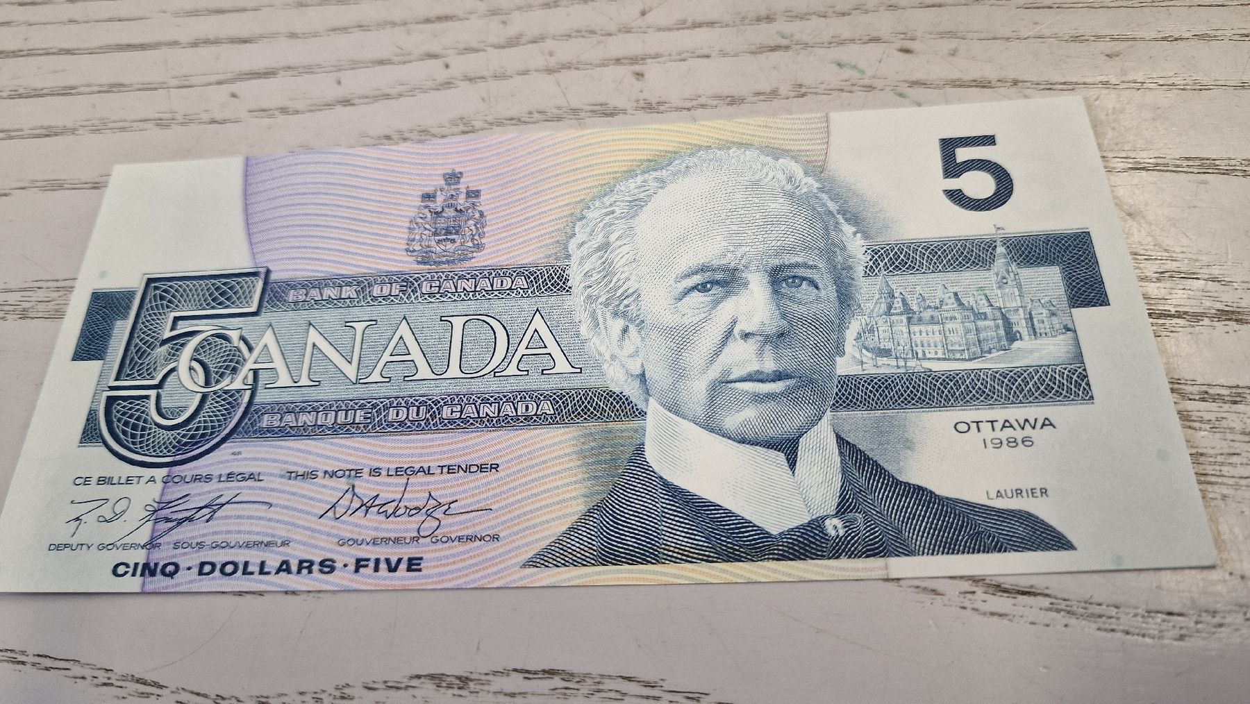 Banconote: Kanada 5 Dollar Banknote Ottowa 1986  – Nuovo e nell'imballaggio originale da Herisau venduto da Antiques.AR