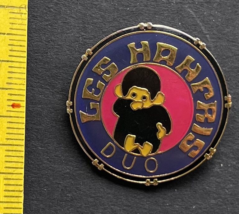 Placchette & Badge: Les HAHFRIS Duo, Monchichi/ Pin – Usato da Ostermundigen venduto da DaxKarten-75