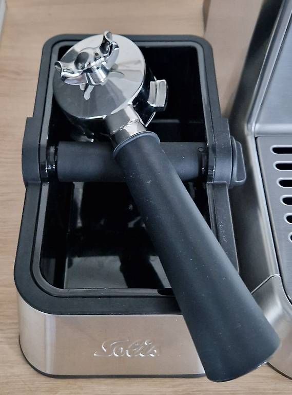 Solis Macchine per caffè & Macchine per espresso: Espresso Maschine - Solis Grind & Infuse Perfetta silber – Usato da Fischbach-Göslikon venduto da SeS. 3