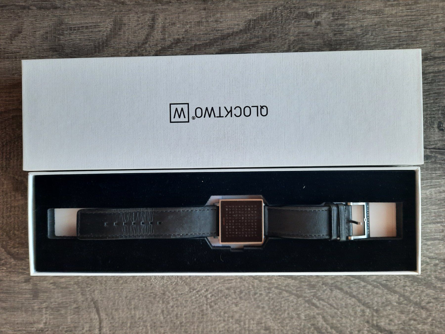 Qlocktwo Orologi: QLOCKTWO SCHWARZ – Usato da Utzenstorf venduto da han_856y