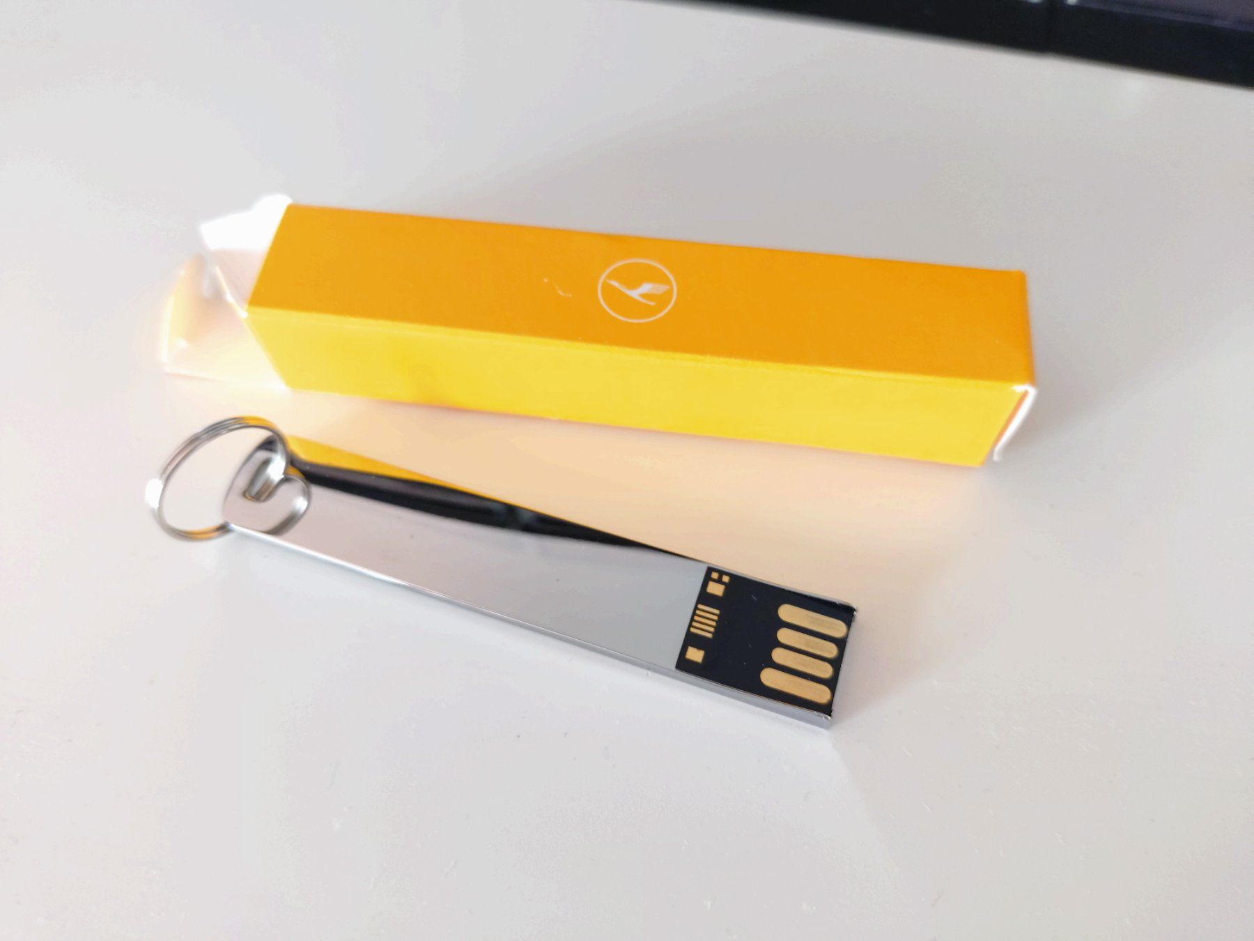 Chiavette USB: LUFTHANSA - USB Stick / Memory Stick / Schlüsselanhänger – Nuovo e nell'imballaggio originale da Viganello venduto da CARLiteratur 1