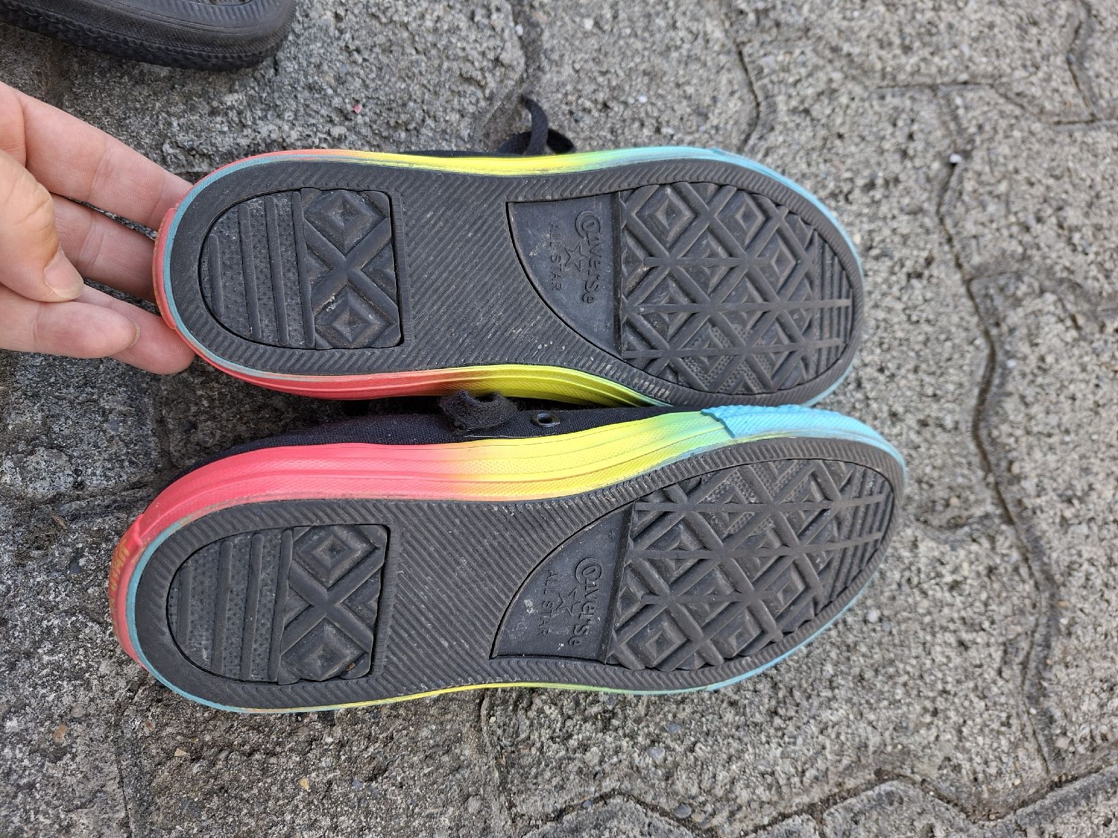 Converse Damenschuhe: Converse Chuck Taylor rainbow spikes Grösse 38 – Gebraucht aus Hinwil von jasangarria 2