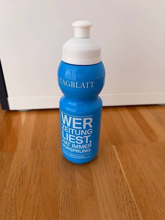 Borracce & Thermos: Blaue TAGBLATT Trinkflasche  330 ml – Usato da St. Gallen venduto da ryo83