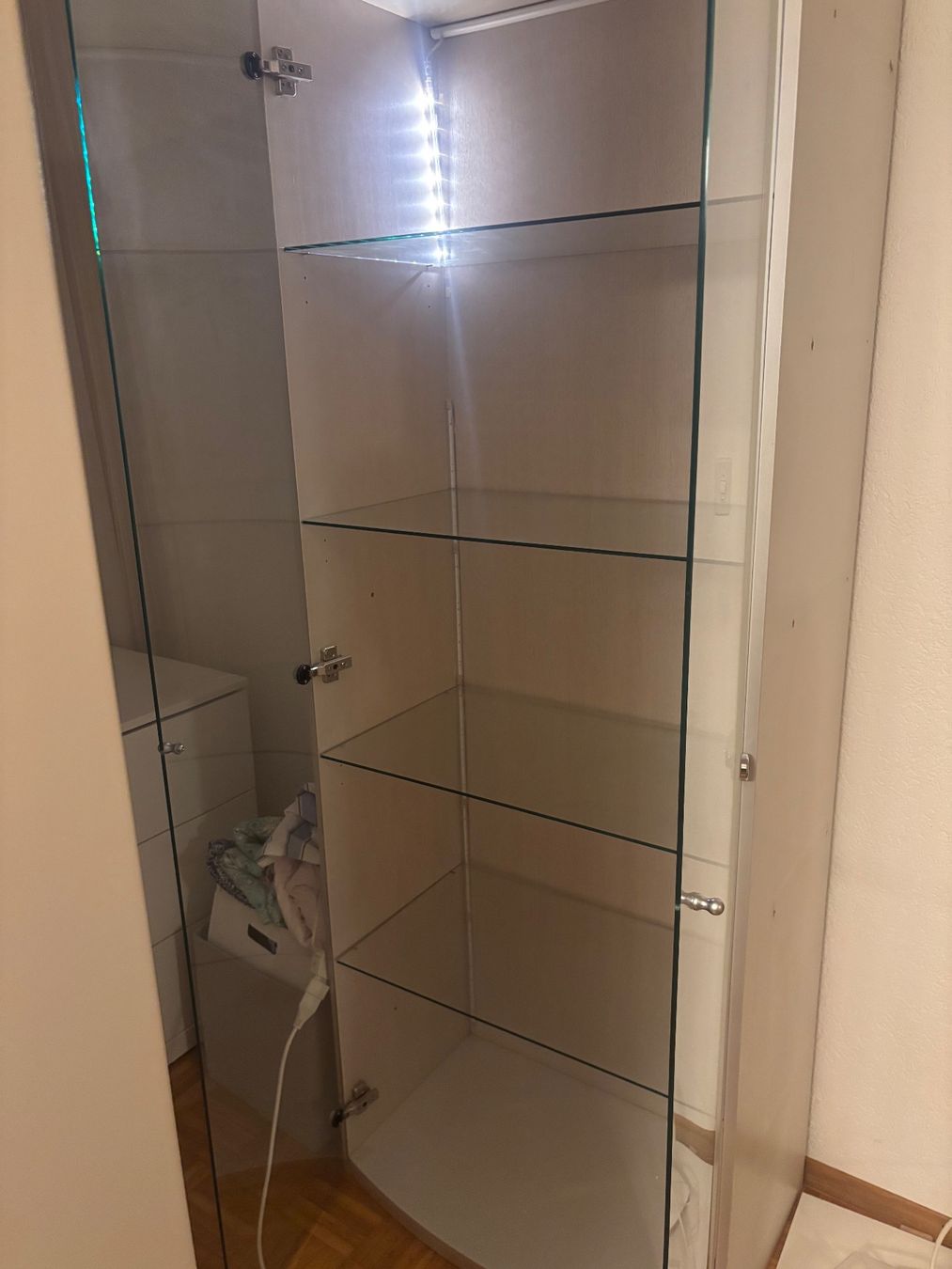 Vetrine: Glasvitrine mit Beleuchtung hellgrau – Usato da Altstätten SG venduto da jen_5sms 6