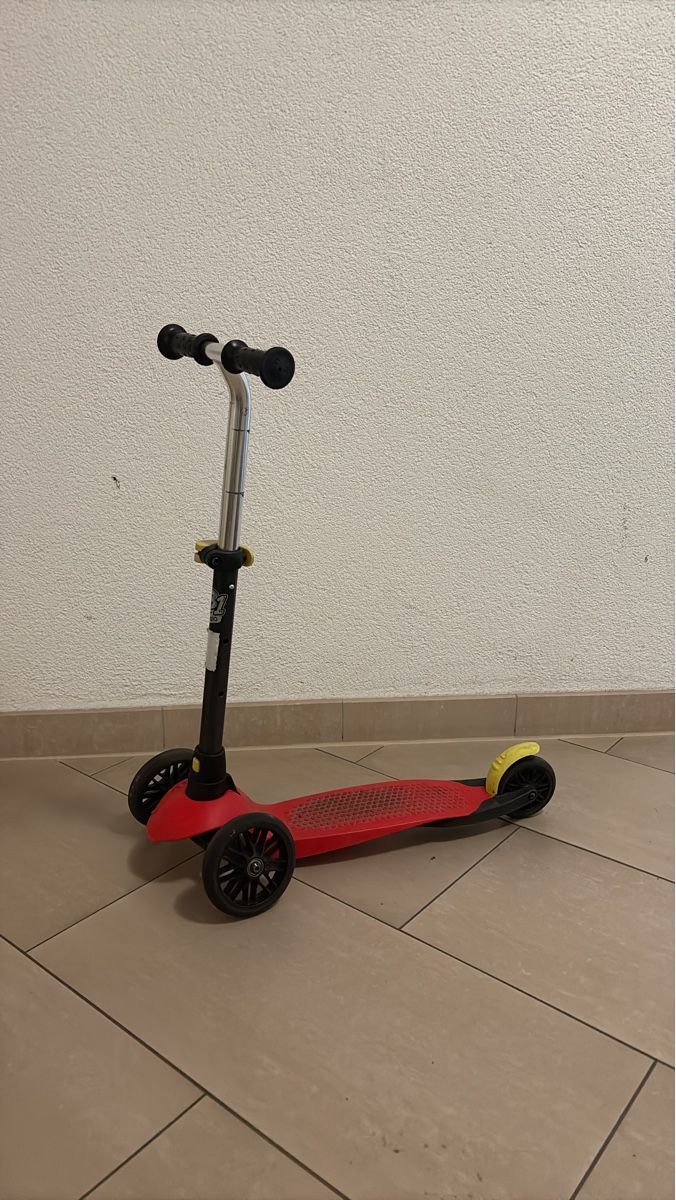Oxelo Kickboard: Kids Micro Scooter - Red - Great Condition for Summer! – Usato da Chardonne venduto da ec_1 1
